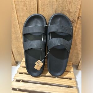 NEW Victoria's Secret “Pink” Shower Water Shoes PILLOW SLIDES Black, Sz XL 11/12